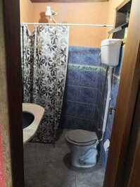 Casa de 4 habitaciones todas con aire acondicionado.