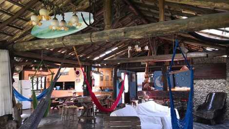 Casa de 4 habitaciones todas con aire acondicionado.