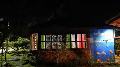 Casa de 4 habitaciones todas con aire acondicionado.