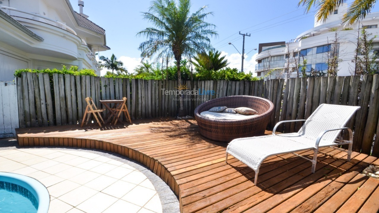 Casa para aluguel de temporada em Florianopolis (Jurerê Internacional)