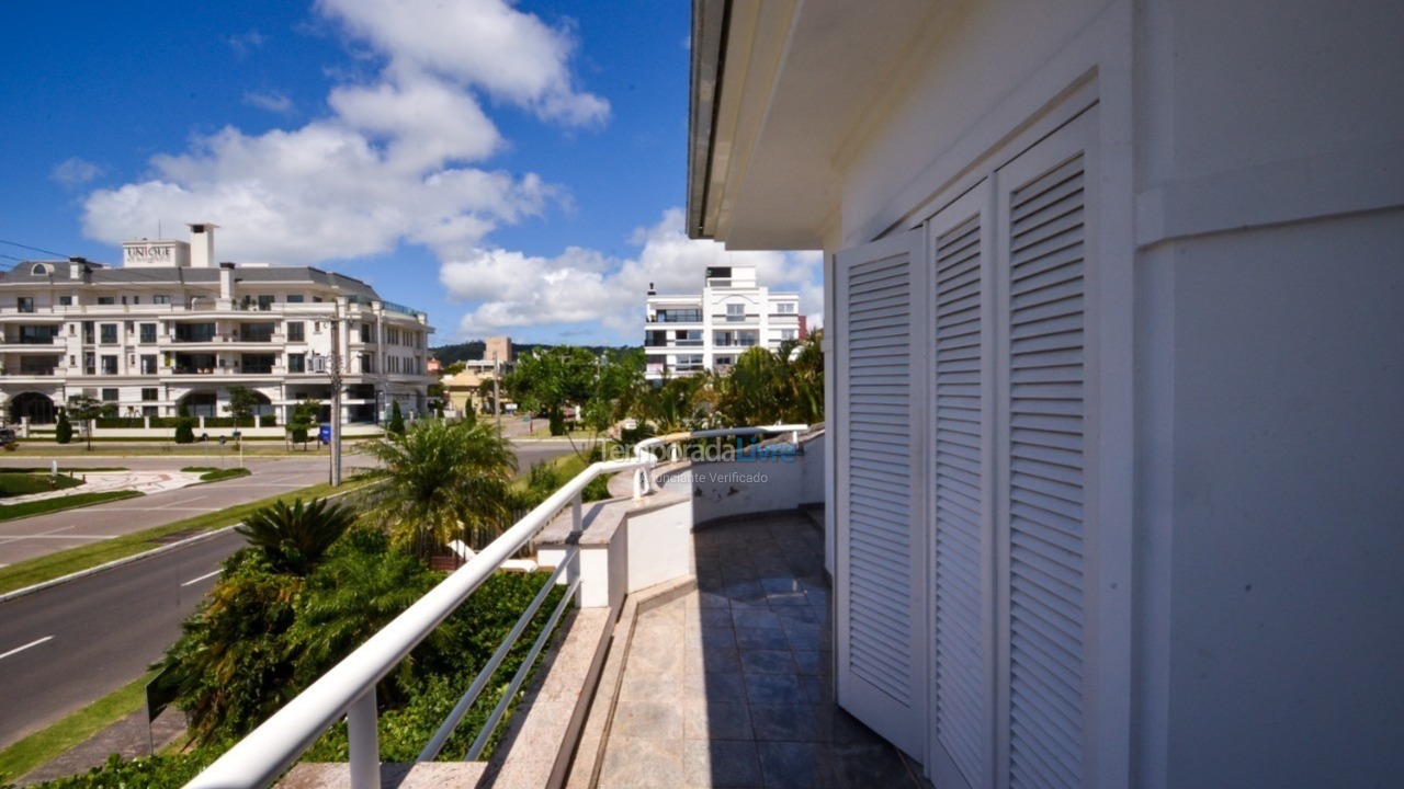 Casa para aluguel de temporada em Florianopolis (Jurerê Internacional)