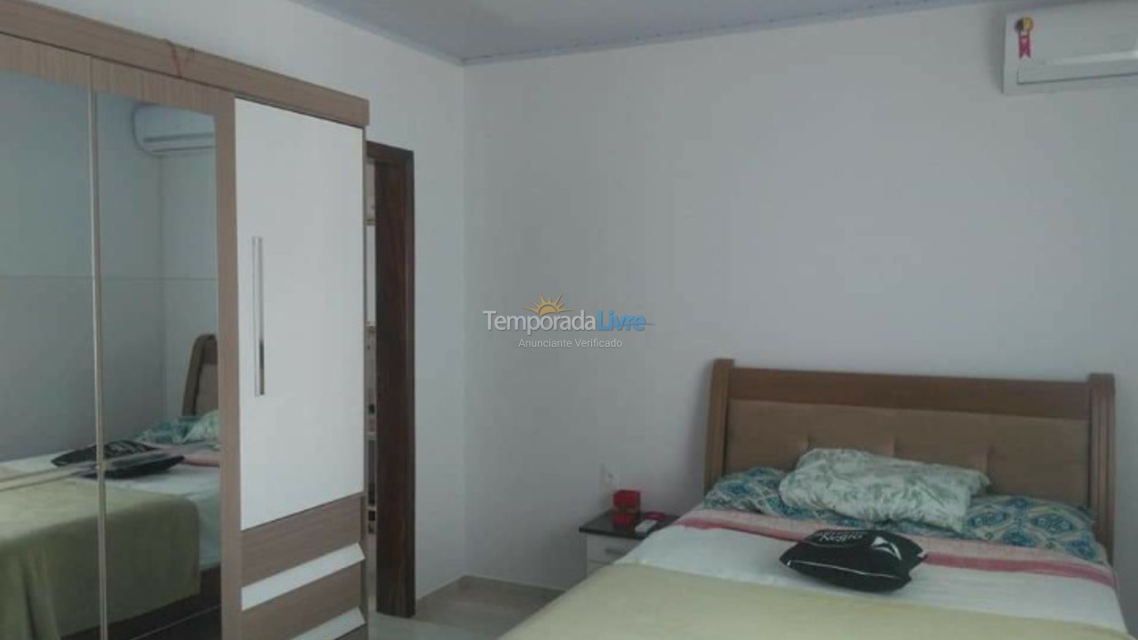 Casa para aluguel de temporada em Itapema (Centro)