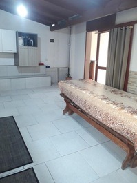 Cozinha e porta da área coberta externa