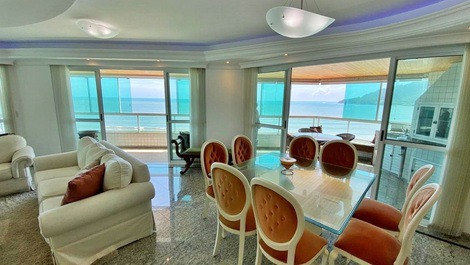 Ed. Royal Garden: 3 suites / sea front / barbecue