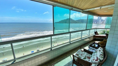 Ed. Royal Garden: 3 suites / sea front / barbecue