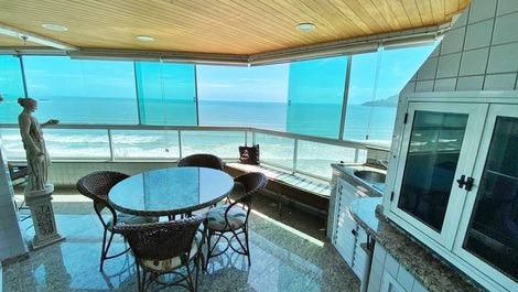 Ed. Royal Garden: 3 suites / sea front / barbecue