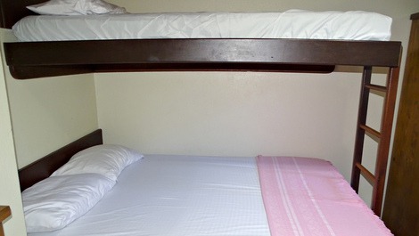 ÓTIMA CASA NA PRAIA DA CONCEIÇÃO EM BOMBINHAS, PARA 14 PESSOAS, SENDO: