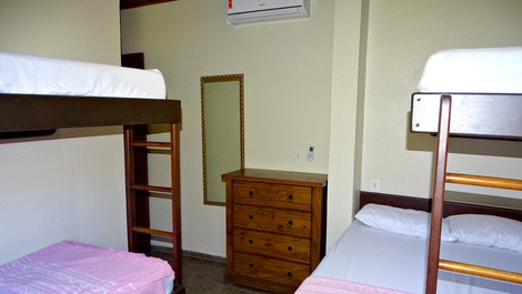 ÓTIMA CASA NA PRAIA DA CONCEIÇÃO EM BOMBINHAS, PARA 14 PESSOAS, SENDO: