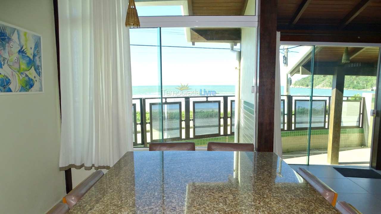 Casa para aluguel de temporada em Bombinhas (Canto Grande)