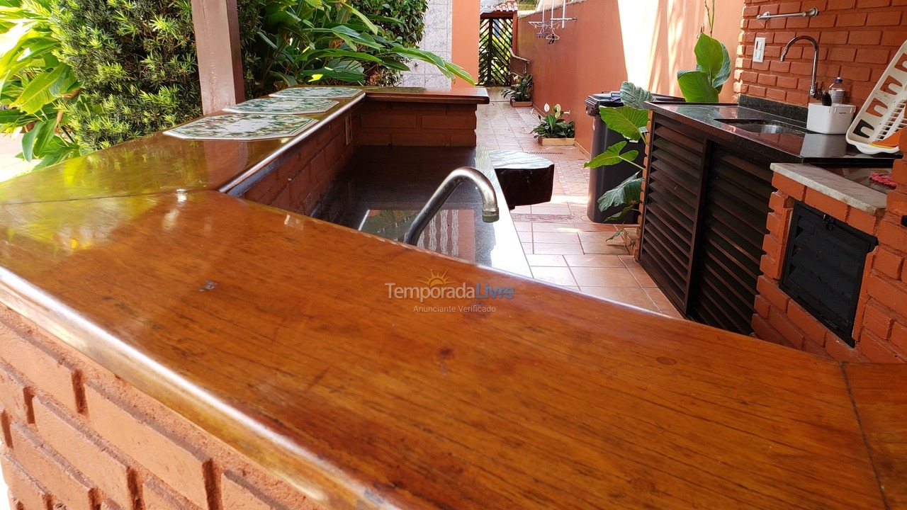 Casa para aluguel de temporada em Guarujá (Praia do Pernambuco)