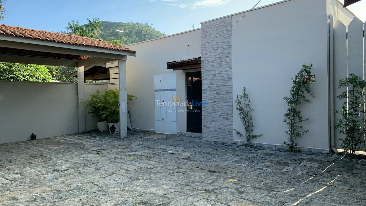 Apartment for vacation rental in Ubatuba (Praia das Toninhas)