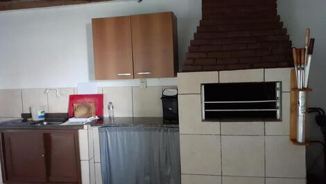 Casa no centro de Cidreira, apenas 120m da praia