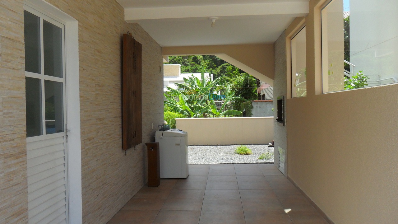 Apartamento para aluguel de temporada em Bombinhas (Praia de Zimbros)