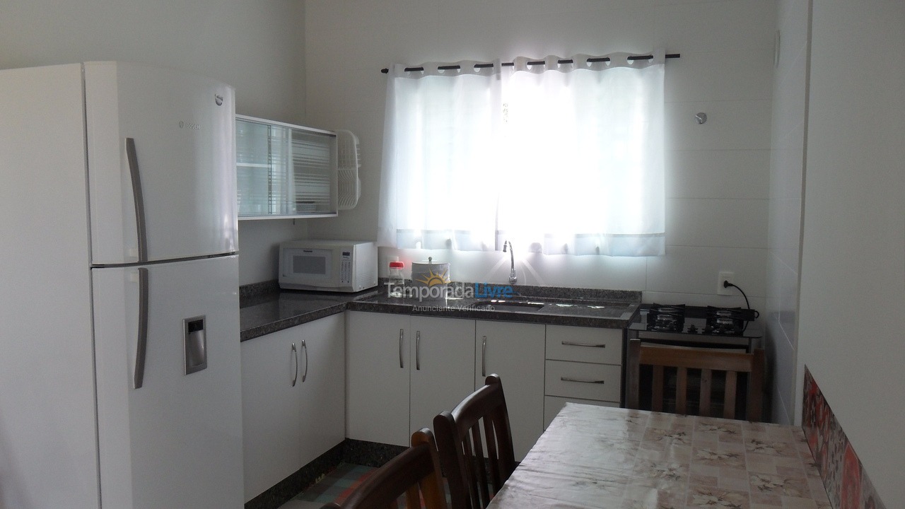 Apartamento para aluguel de temporada em Bombinhas (Praia de Zimbros)