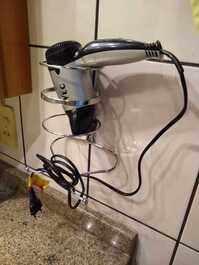 Secador de cabelo portátil na suite