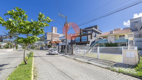 Apto. a 30m do Mar!! (de fora ) Excelente localização, no Canto Grande