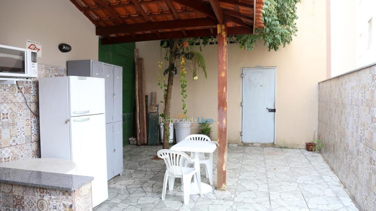 Casa para aluguel de temporada em Taboão da Serra (Parque Maraba)