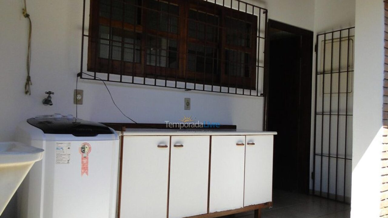 Casa para aluguel de temporada em Ubatuba (Praia Grande)