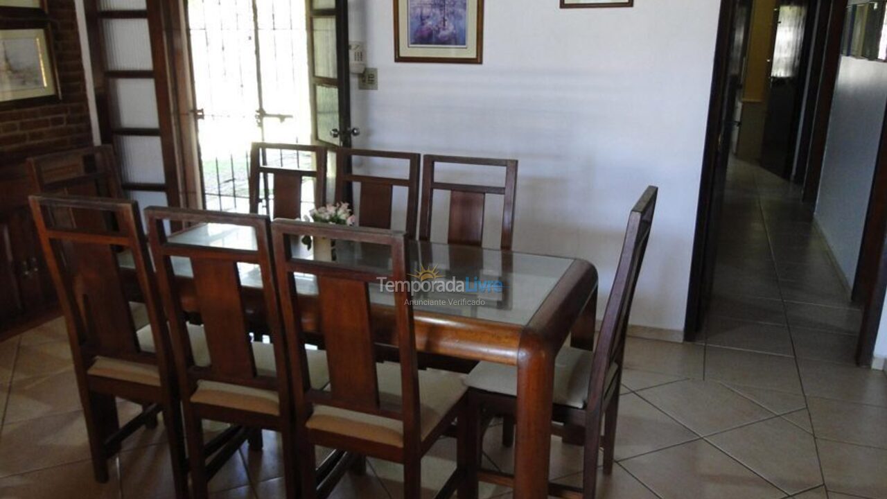 Casa para aluguel de temporada em Ubatuba (Praia Grande)