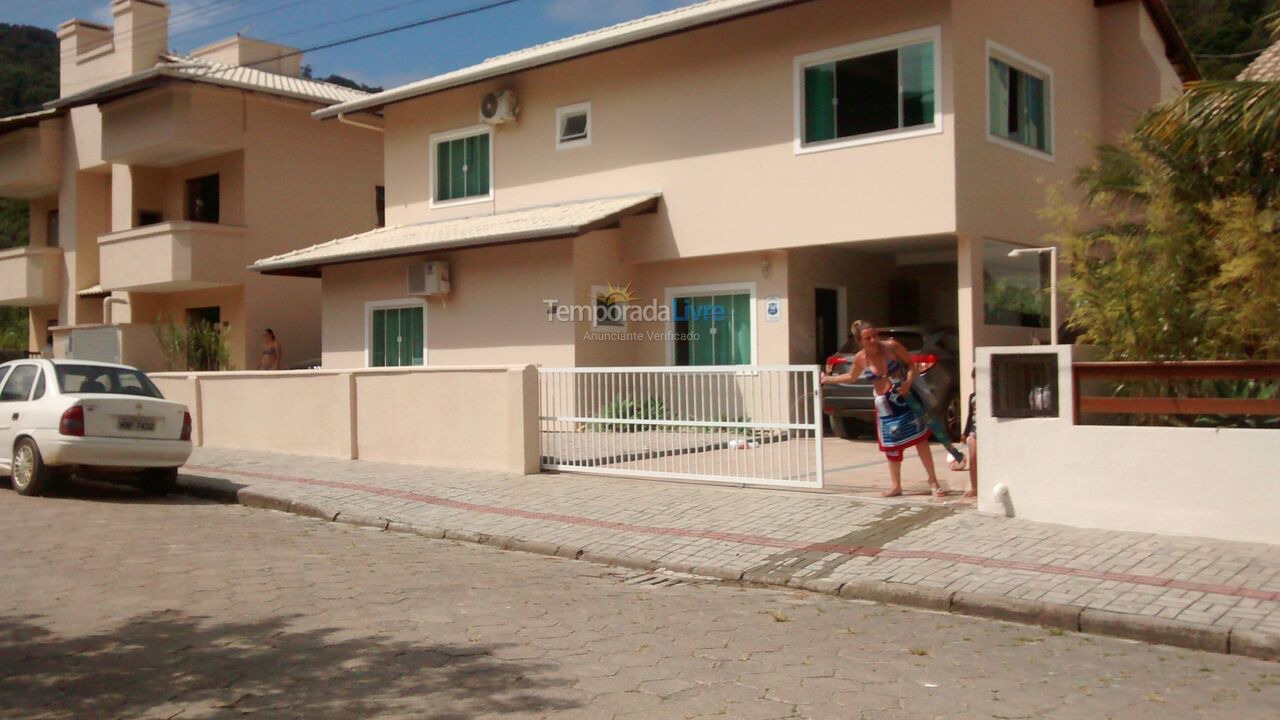 Apartamento para aluguel de temporada em Bombinhas (Praia de Zimbros)