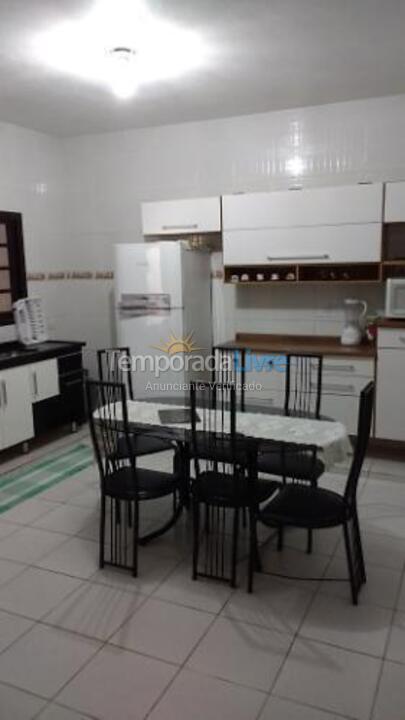 Casa para alquiler de vacaciones em Ubatuba (Praia Grande)