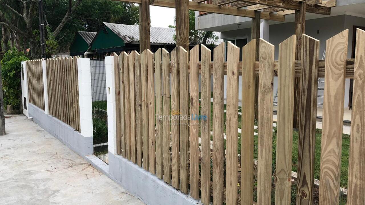 Casa para aluguel de temporada em Palhoça (Guarda do Embaú)