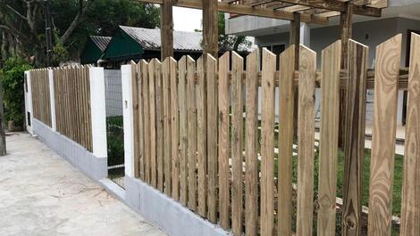 Linda casa 200 metros da praia para 10 pessoas - Guarda do Embaú - SC