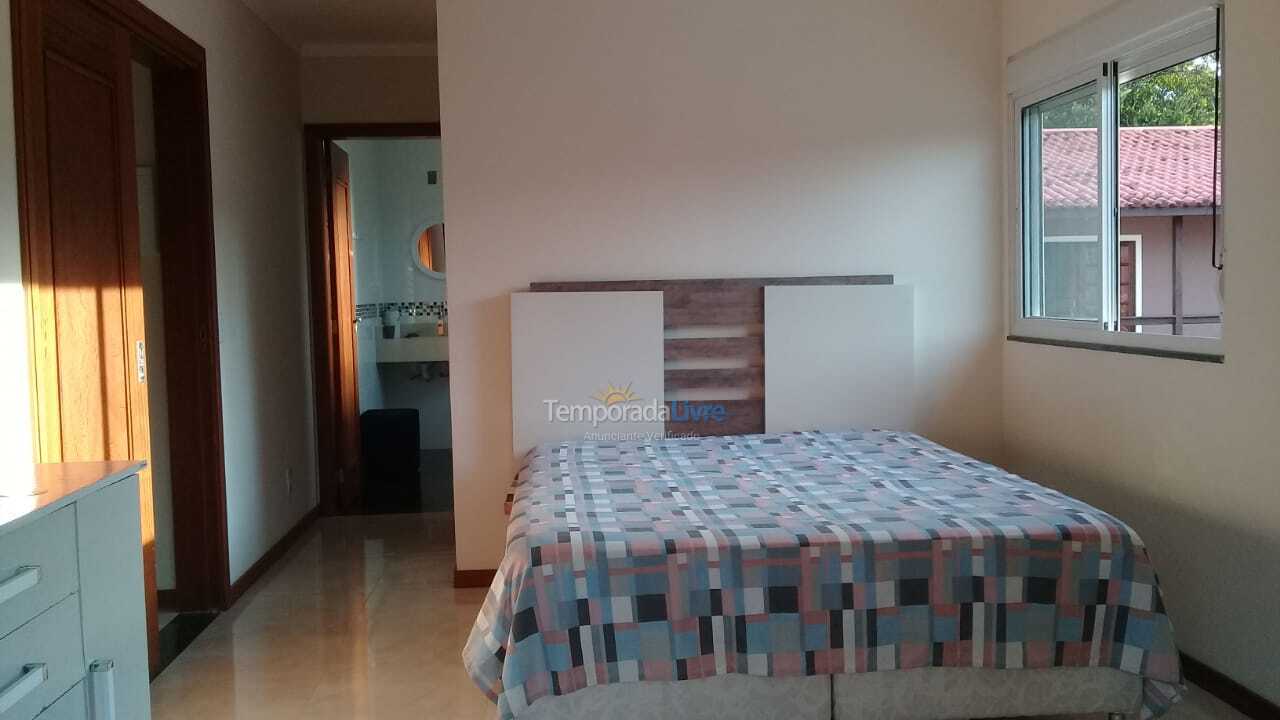 Casa para aluguel de temporada em Palhoça (Guarda do Embaú)