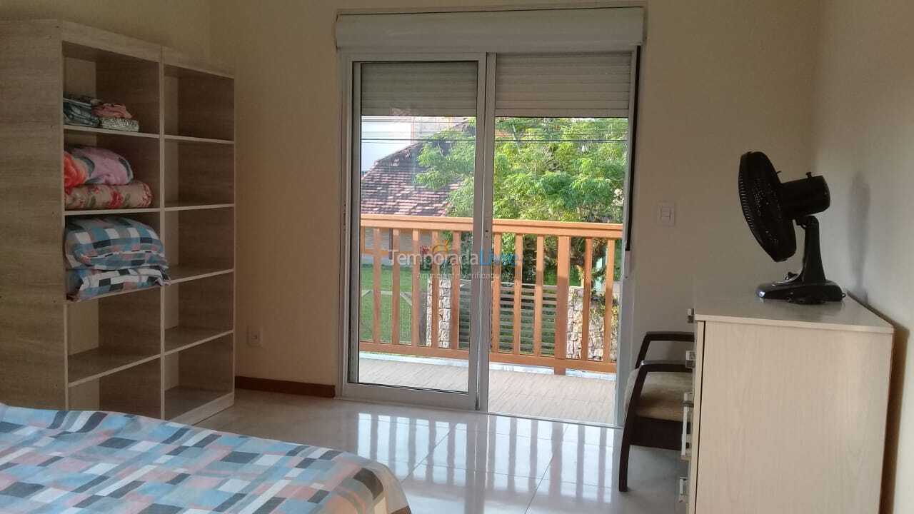 Casa para aluguel de temporada em Palhoça (Guarda do Embaú)