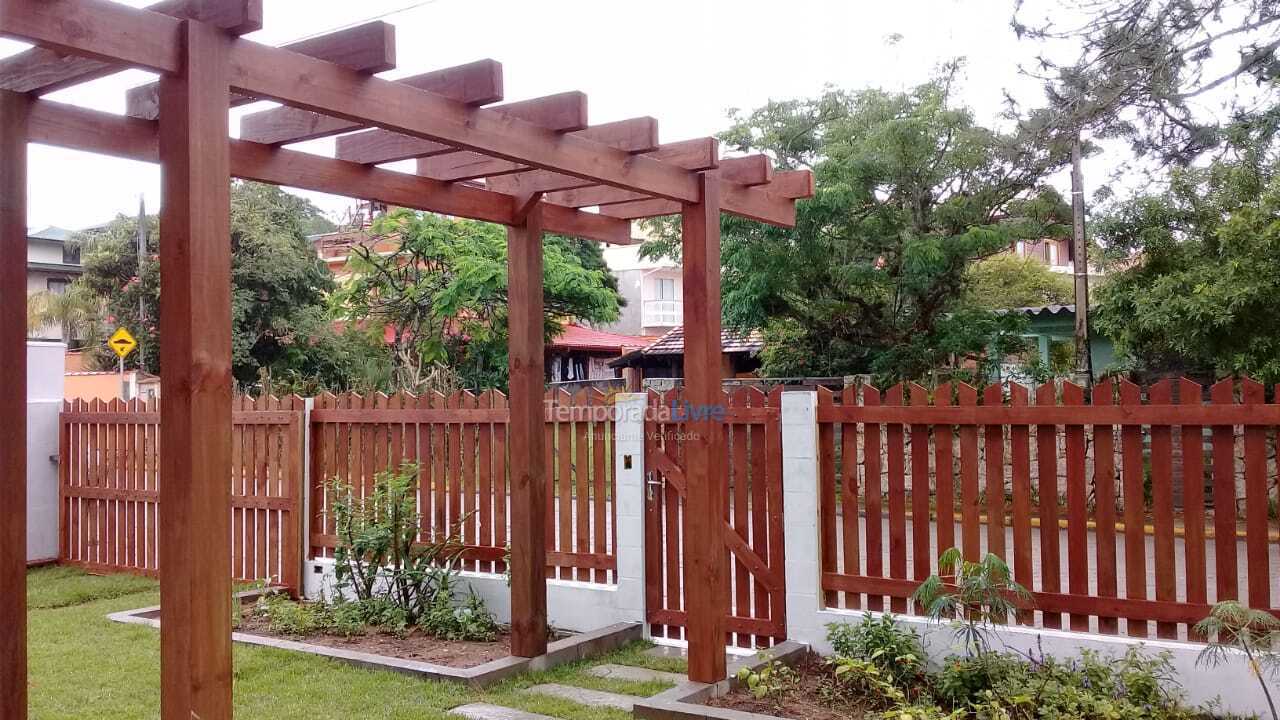 Casa para aluguel de temporada em Palhoça (Guarda do Embaú)