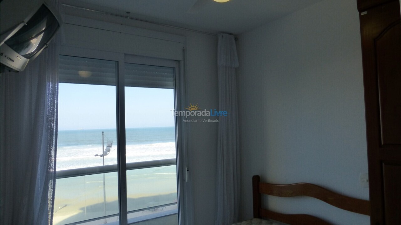 Apartamento para aluguel de temporada em Guarujá (Pitangueiras)