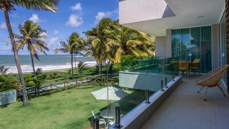 CASA DE LUXO EM FRENTE A PRAIA "PE NA AREIA" em Guarajuba -BA
