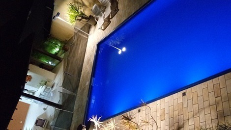 Piscina a noite