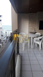 Ótimo Apartamento com 02 Dormitórios em Meia Praia - Itapema/SC
