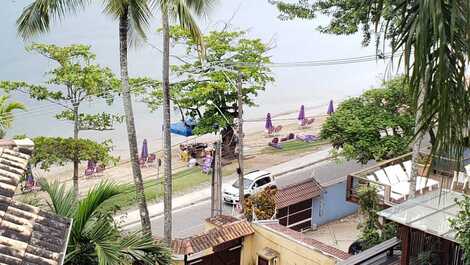 House facing the sea