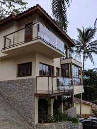 House facing the sea