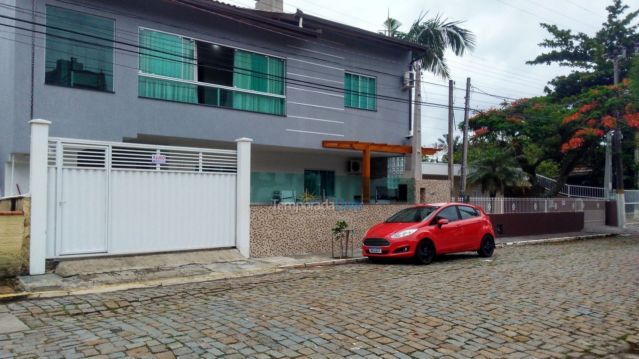 Casa para aluguel de temporada em Itapema (Centro)