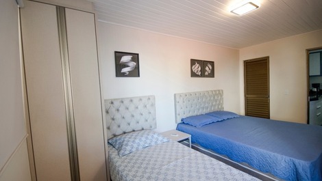 Apartamento com 3 quartos no centro de Bombinhas - RB 04