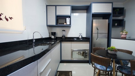 Apartamento com 3 quartos no centro de Bombinhas - RB 04