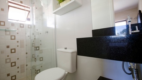 Apartamento com 3 quartos no centro de Bombinhas - RB 04