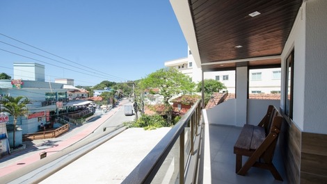 Apartamento com 3 quartos no centro de Bombinhas - RB 04
