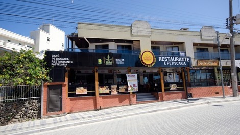 Apartamento com 3 quartos no centro de Bombinhas - RB 04