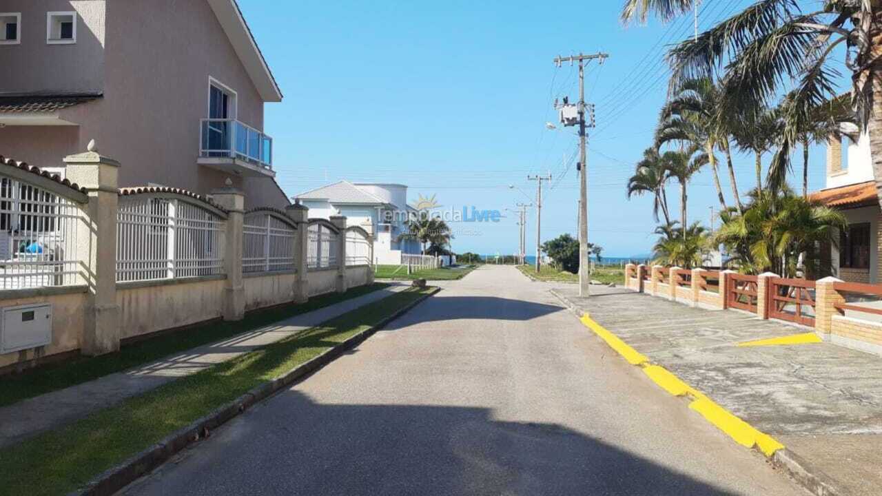 Apartamento para aluguel de temporada em Governador Celso Ramos (Praia de Palmas)