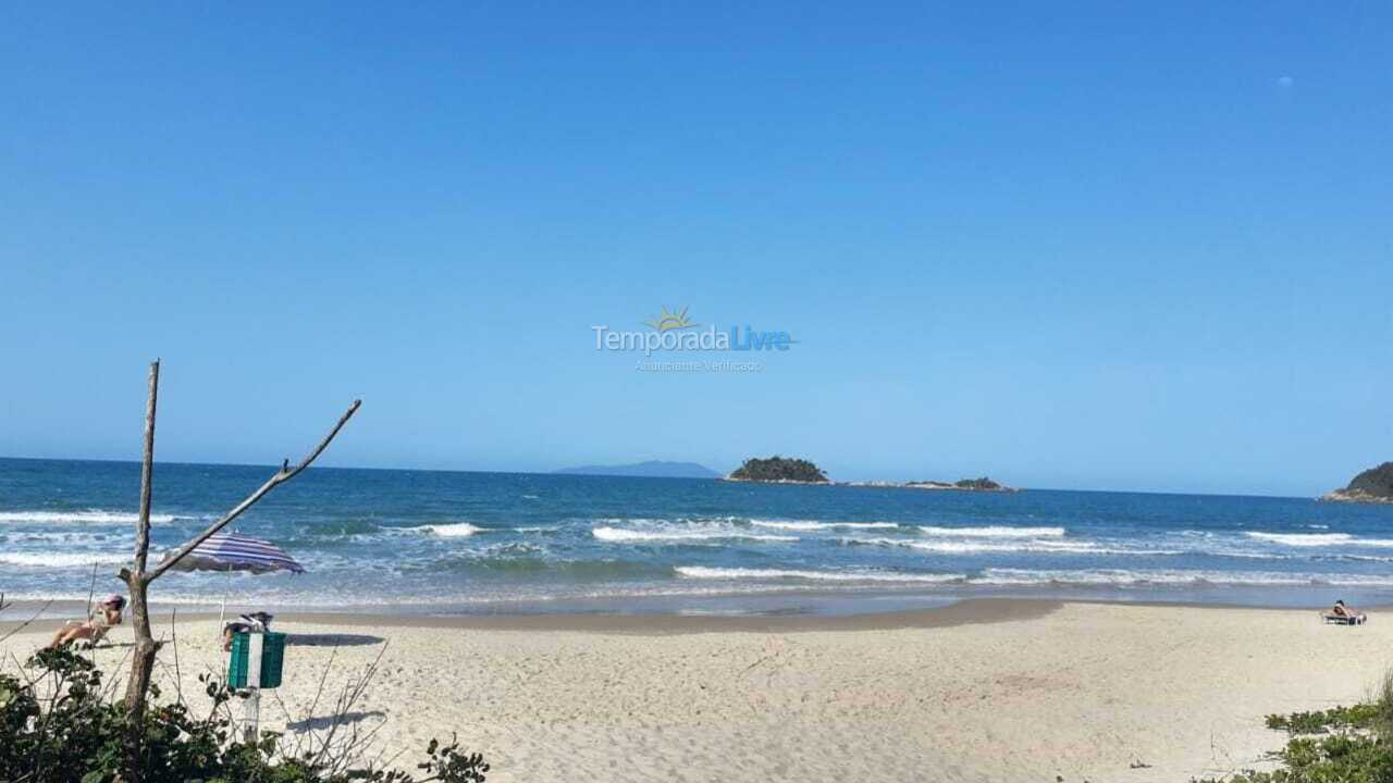 Apartamento para aluguel de temporada em Governador Celso Ramos (Praia de Palmas)