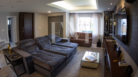 Splendid house, beautiful and well located in Jurerê Internacional.