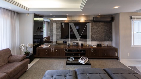 Splendid house, beautiful and well located in Jurerê Internacional.