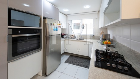 Splendid house, beautiful and well located in Jurerê Internacional.