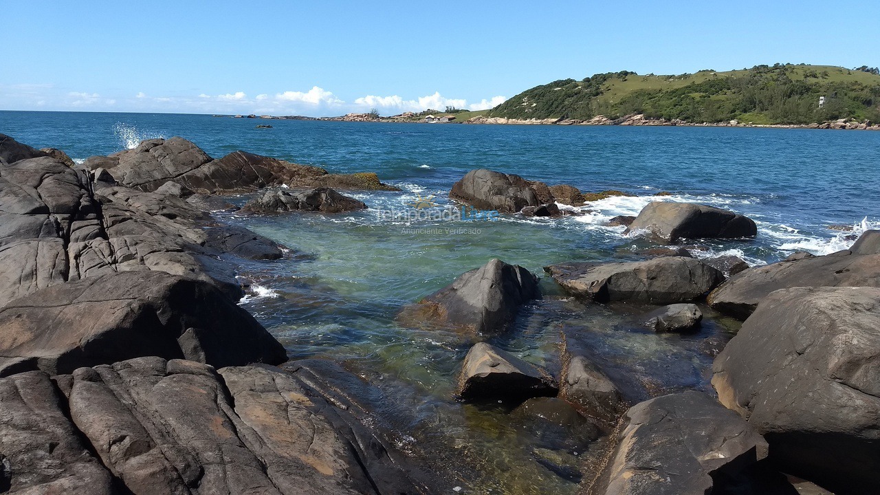 Casa para aluguel de temporada em Imbituba (Praia do Rosa)
