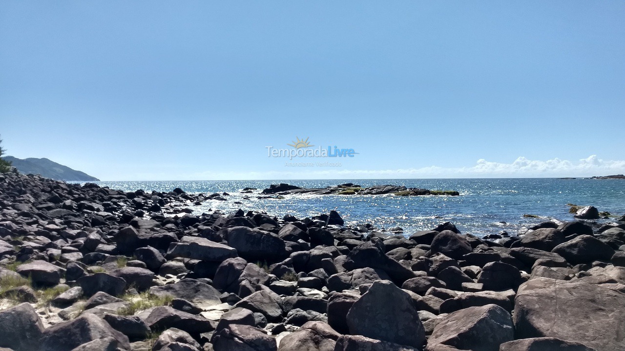 Casa para aluguel de temporada em Imbituba (Praia do Rosa)