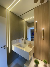 LUXUOSA CASA COM PISCINA NOVÍSSIMA, 5 SUÍTES + SALA DE CINEMA, WIFI